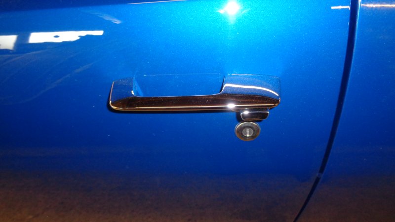 the new handles came with black buttons ,after a quick email to the suppler they sent the correct chrome buttons we had payed for