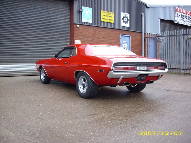 jims mopar parts and challenger 007 (Large).jpg