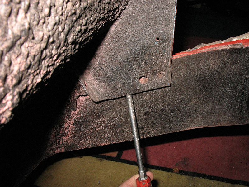 The bottom of the inner fender was detatched from the chassis.