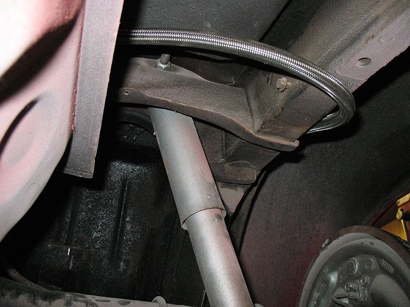 I think I can get the hose over this brace for the shock mount.