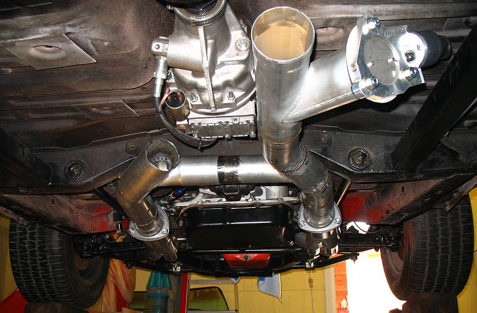 Now coming alongside the overdrive sump and angled slightly down to clear the prop loop. Completely the opposite to the angle up to the muffler I need.