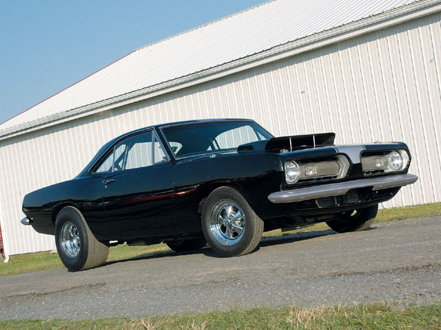 mopp_0807_01_z+1968_plymouth_barracuda+front_view.jpg