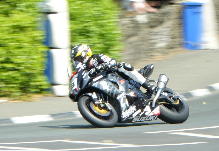 2011 IOMTT 03 Quarterbridge Guy Martin. Edit.jpg