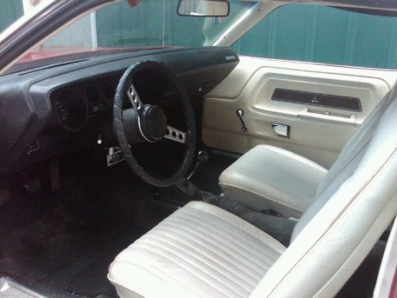 1972_Dodge_Challenger_318_Survivor_For_Sale_Interior_resize.jpg