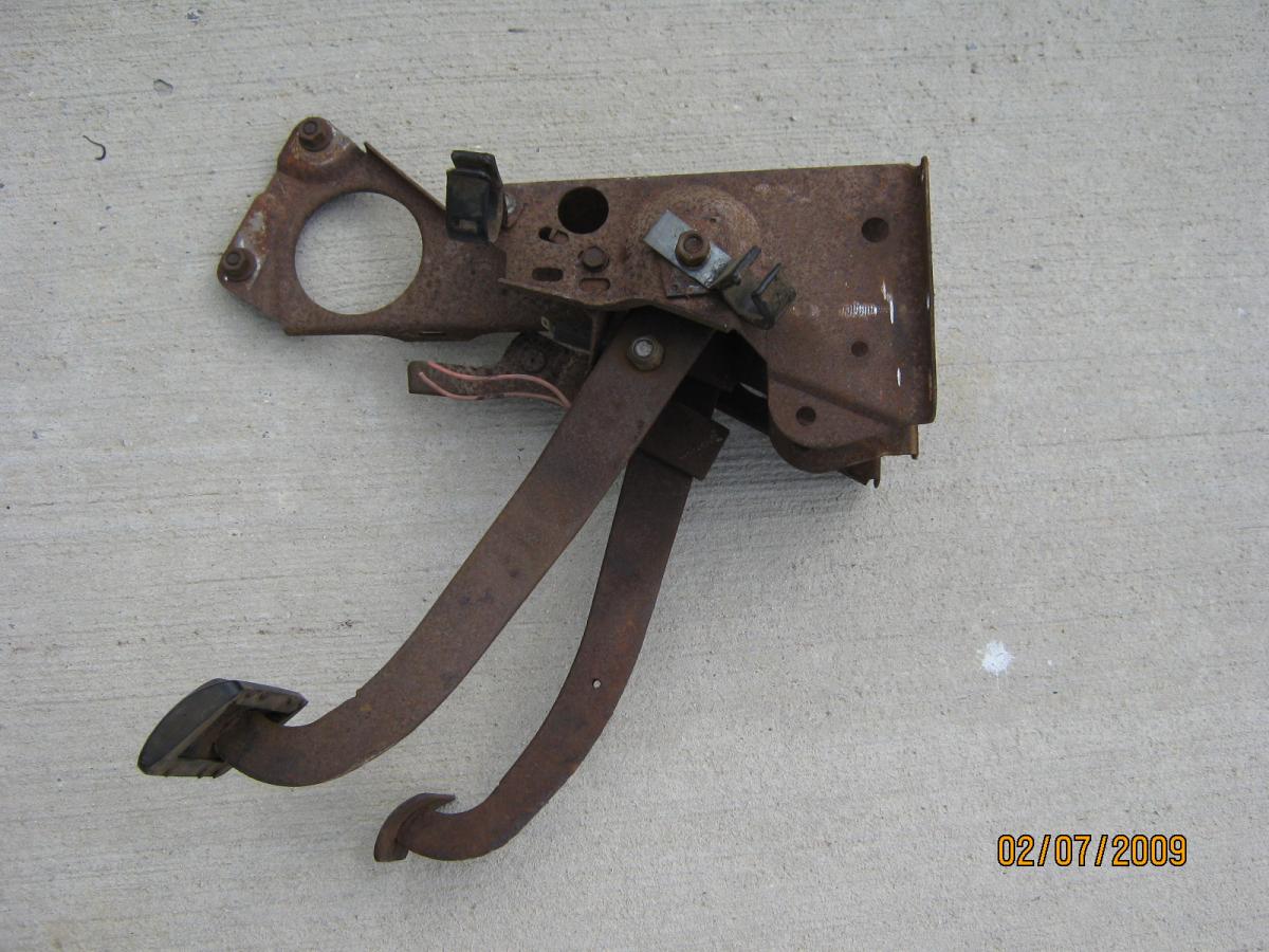 4-speed pedals rhs.jpg