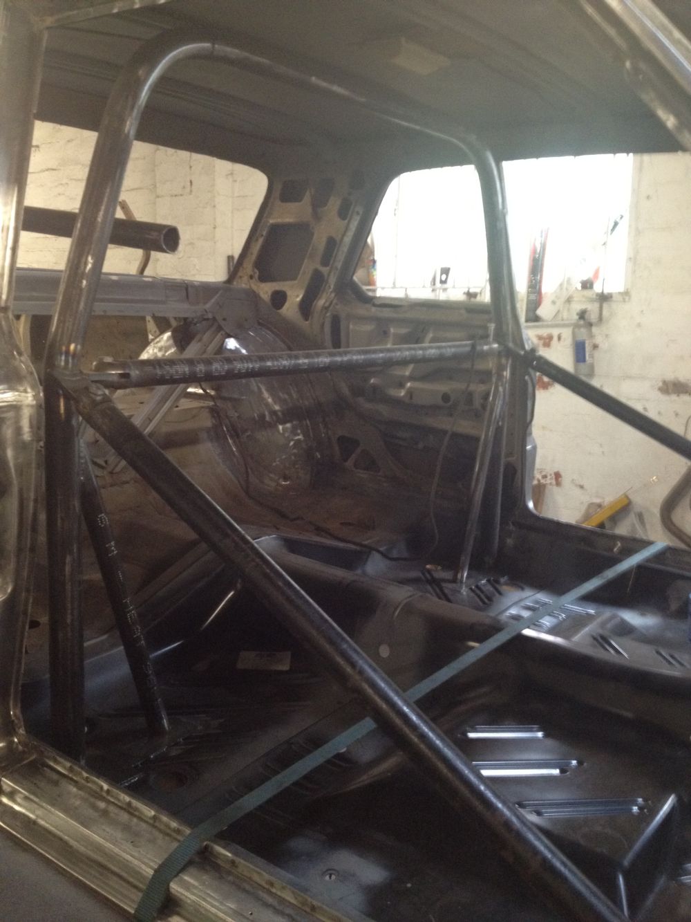 cage with swing out door bars and removable rear seat bar