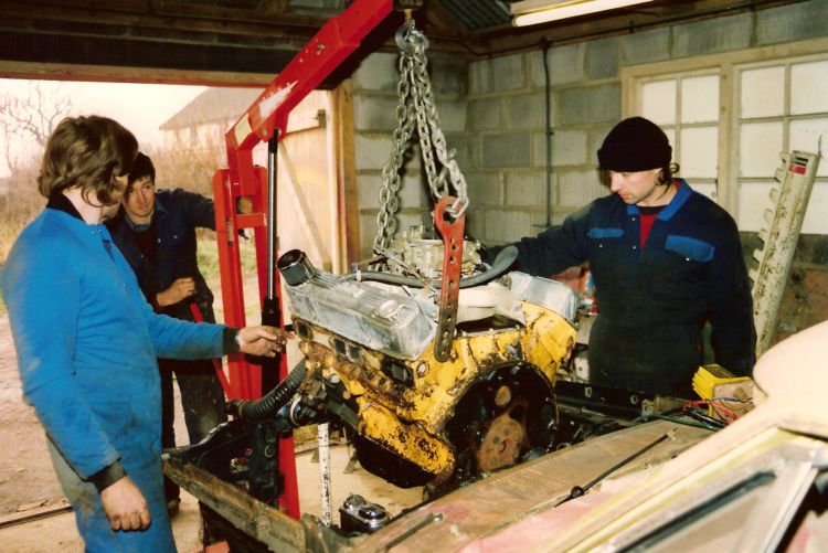L-r: Stu, Steve (body man), Andy (mate, providing another pair of hands)