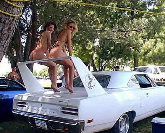 70-RoadRunner-super-bird_girls_deta.jpg