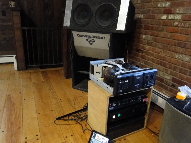 dont worry I put the lid back on the CD changer, a couple of discs fell out when we moved and it jammed up!