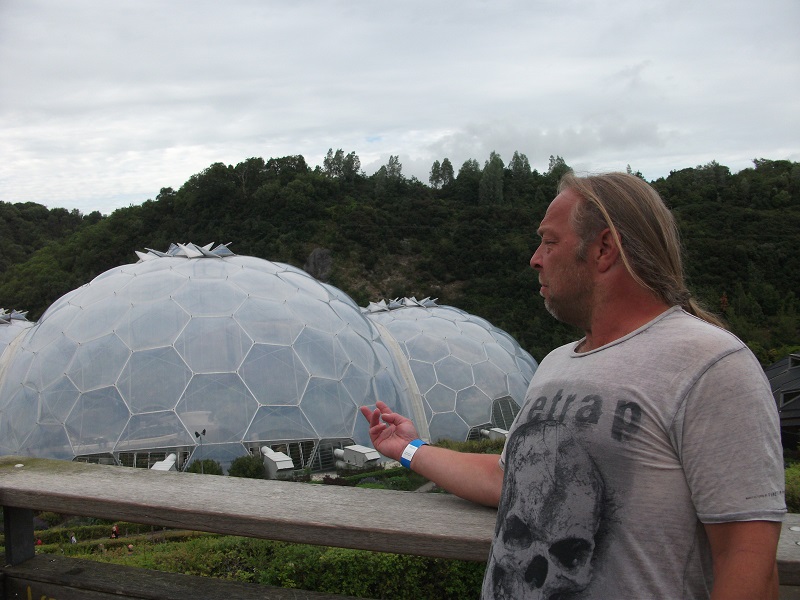 Look at them funny greenhouses.....do they grow &amp;quot;funny Cigarettes&amp;quot;???