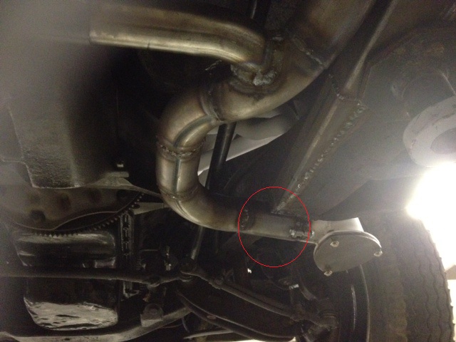 Notched into frame. Nice.