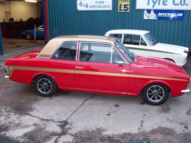 70 LOTUS CORTINA ALAN MANN REPLICA 004.jpg
