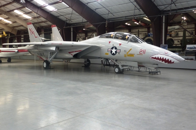 loverly restored F14 from USS 'Kitty hawk'